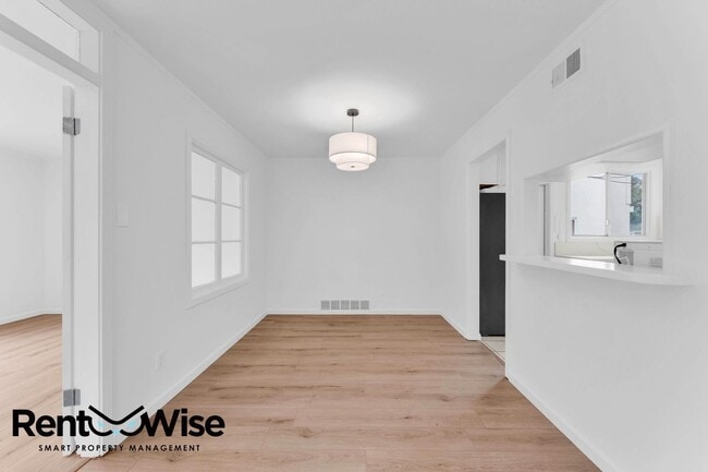 Building Photo - 110 Cuesta Dr