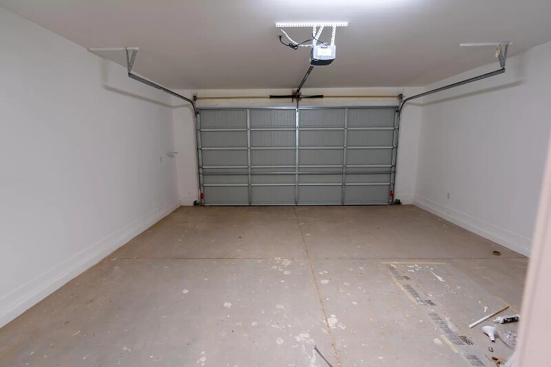 Building Photo - 640 E Vail Ln