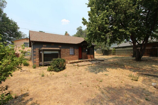 Building Photo - Charming 2 Bedroom Home in Lower Greenlaw | Large Fenced Yard