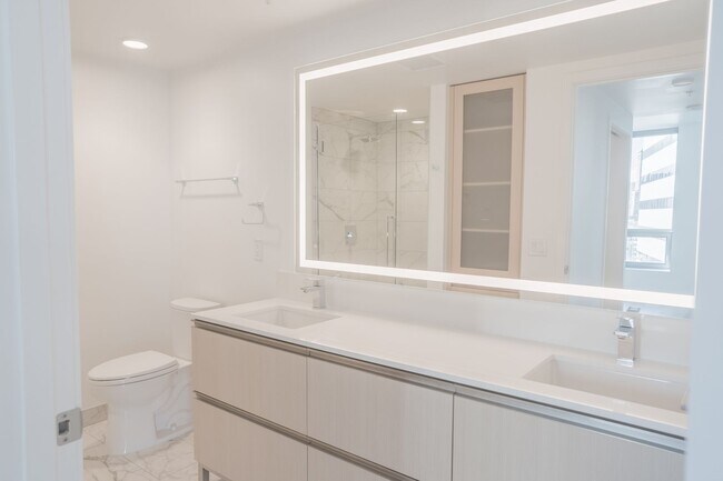 Building Photo - 2bd/2ba Seattle Condo