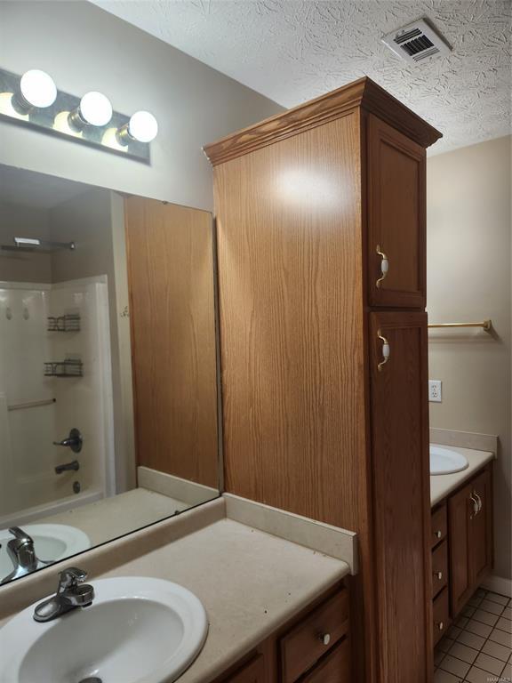 Building Photo - 812 Joan Ln