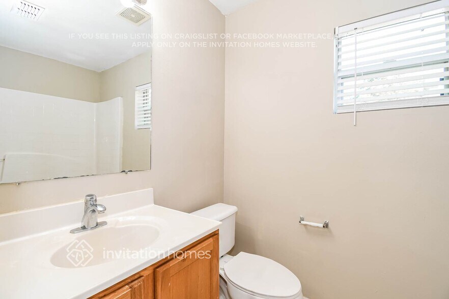 Building Photo - 4024 Half Moon Cir