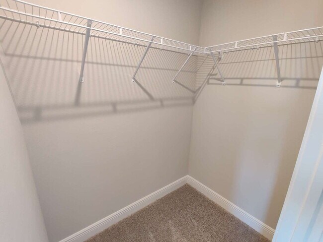 Building Photo - Beautiful 3-Bedroom Townhome in Gated Avea Pointe