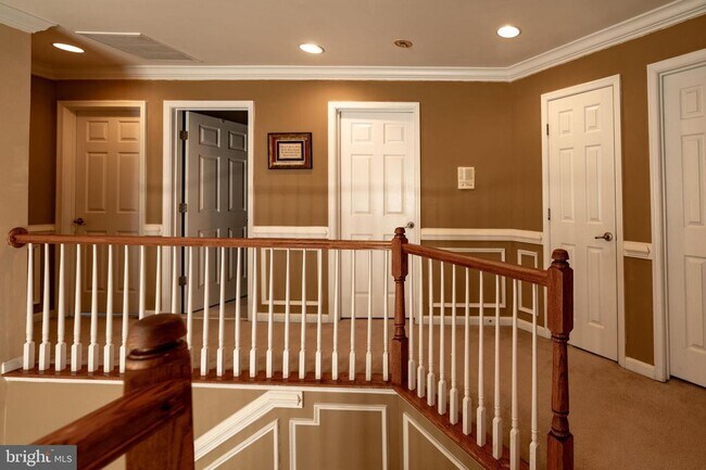 Building Photo - Luxury living in Lorton Valley