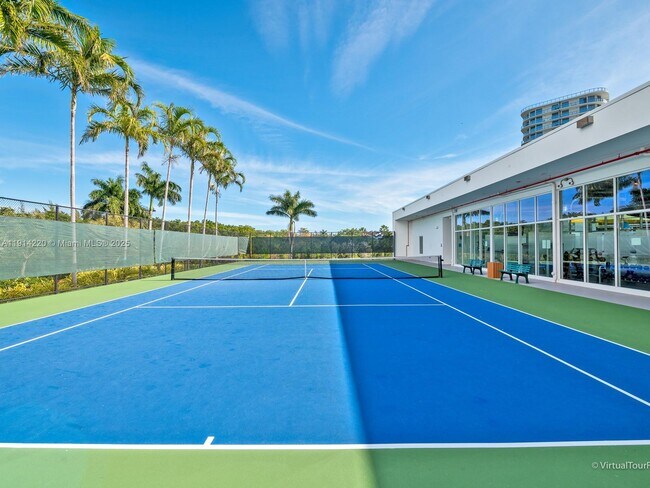 Building Photo - 15051 Royal Oaks Ln