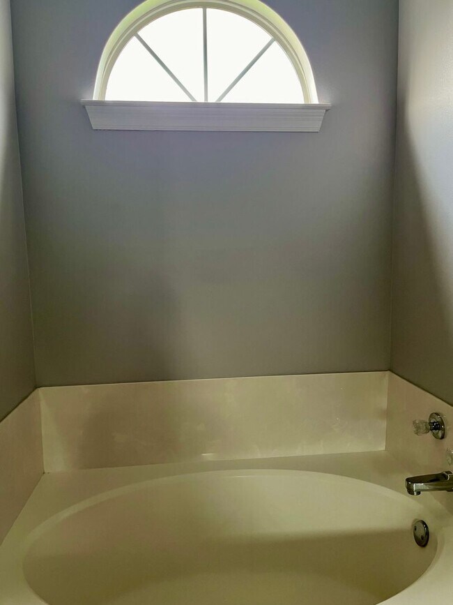 Building Photo - 303 Briarhaven Dr