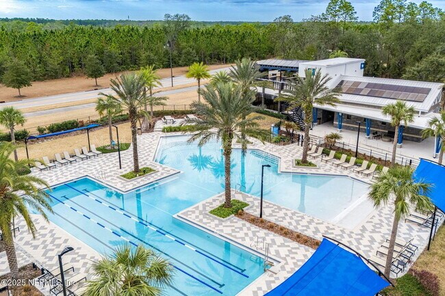 Building Photo - 10682 Aventura Dr