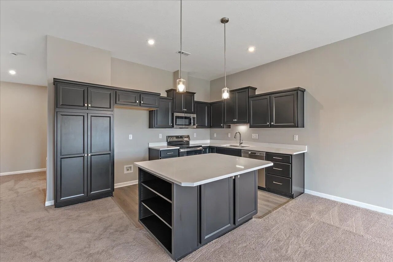 Building Photo - 610 Foxhill Dr