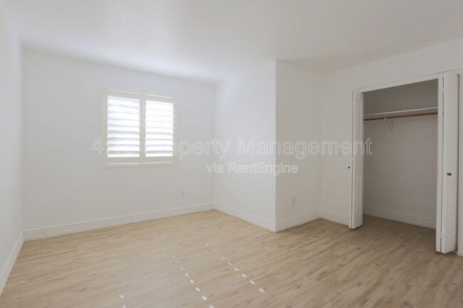 Building Photo - 951 E Leeward Ln