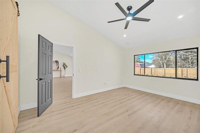 Building Photo - 8244 Limetree Ct