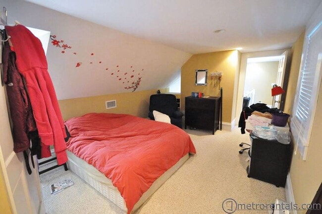 Building Photo - 264 E Kossuth St