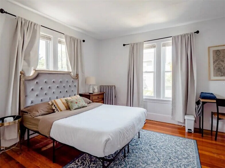 Building Photo - 14 Carleton St