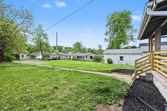 Building Photo - 1710 Lawn Ave