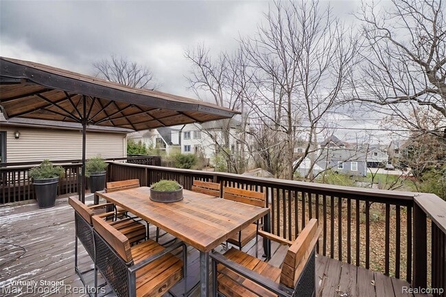 Building Photo - 5528 Sunnycrest Dr