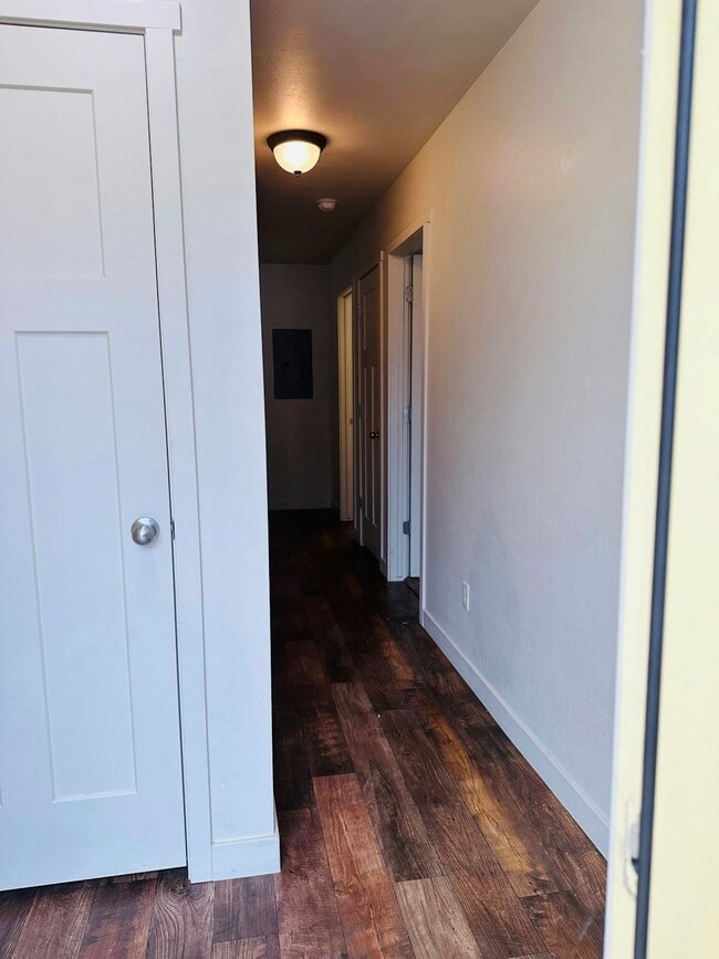 Building Photo - 212 N 750 E St