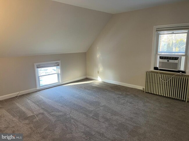 Building Photo - 11 Plainsboro Rd