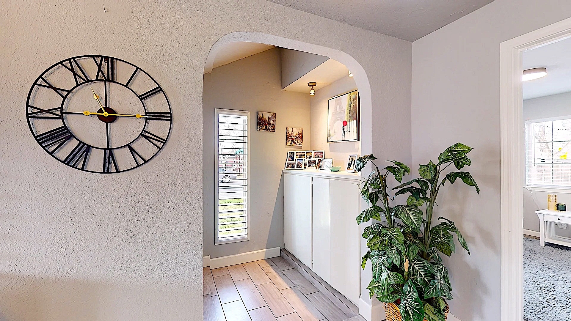 Building Photo - 204 N Santa Ana Ave