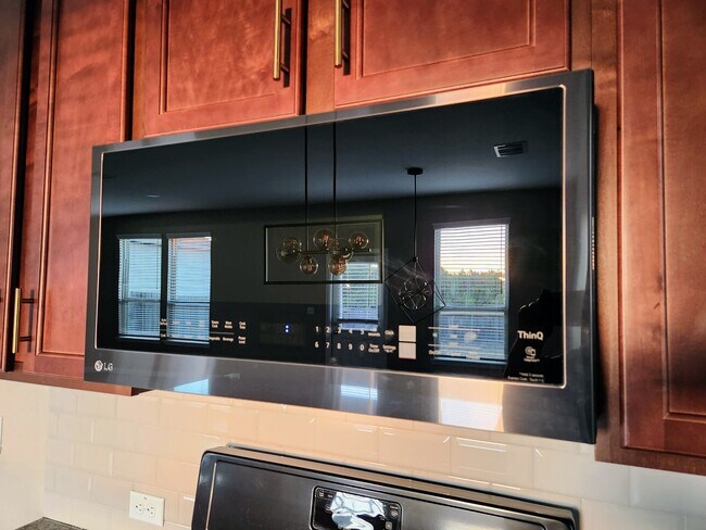 Building Photo - 600 Saturnia Dr