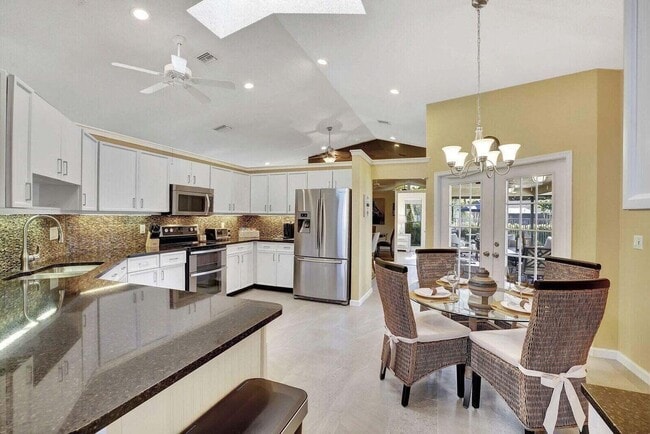 Building Photo - 14148 Paddock Dr