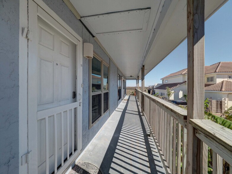 Building Photo - 14898 Granada Dr