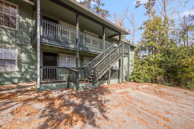 Building Photo - 851 Maple St