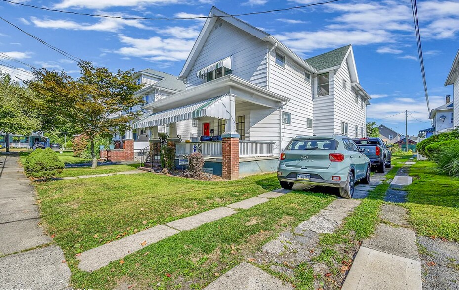 Building Photo - 99 Bedford St