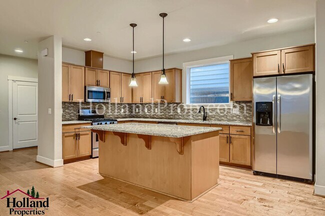 Building Photo - Gorgeous 4-Bedroom Home Near Nike & Intel ...