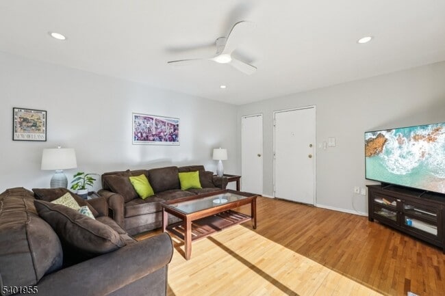 Building Photo - 421 Bloomfield Ave