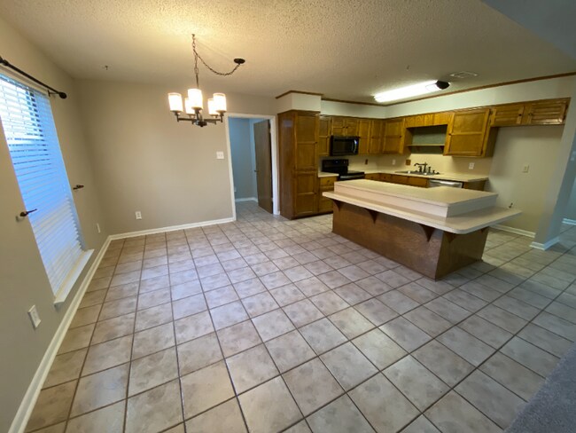 Building Photo - 3320 Lockhaven Dr