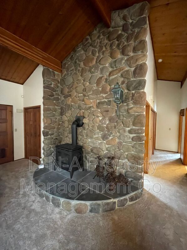 Building Photo - 3530 Spruce Cabin Rd