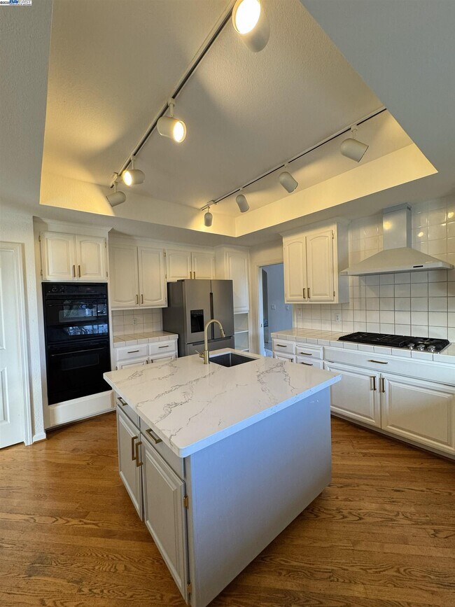 Building Photo - 1295 Whispering Oaks Pl