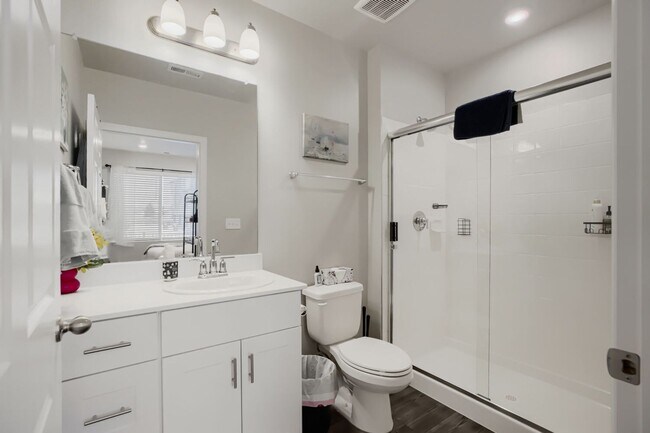 Building Photo - Spacious 3-Bedroom Home with Modern Finishes in North Broomfield