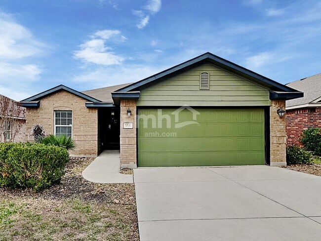 Building Photo - 5531 Southern Oaks