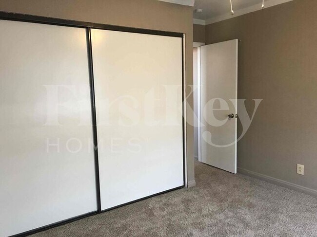 Building Photo - 419 Rutherford Cir