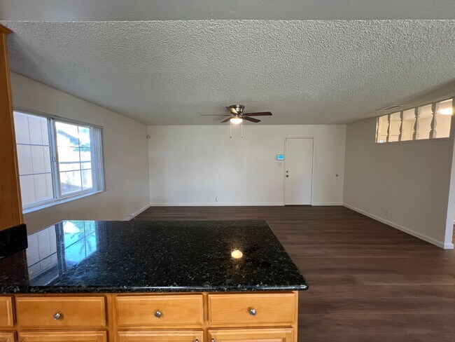 Building Photo - Updated 3 bedroom single story in Manteca!