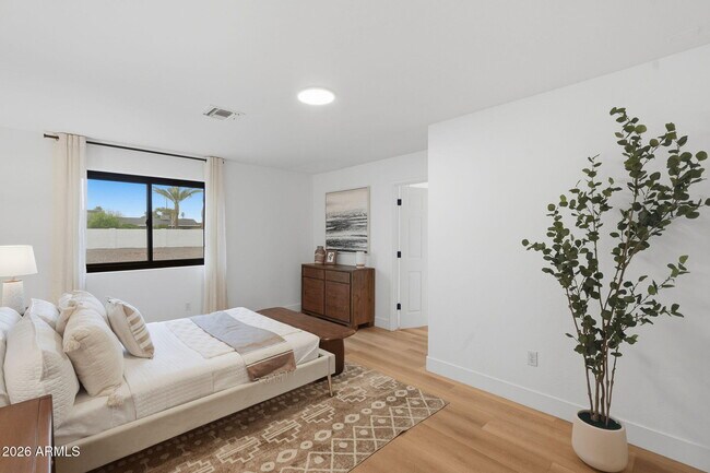 Building Photo - 6302 E Cochise Rd