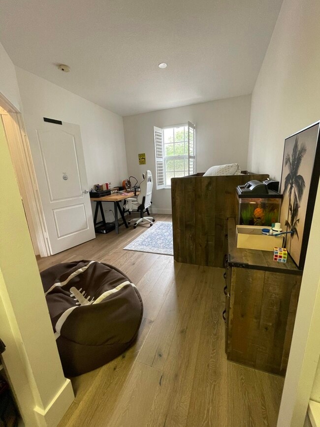 Building Photo - 245 Fortuna Dr