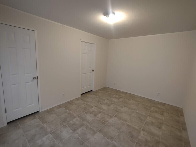 Building Photo - 2304 Wellington Green Dr