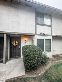 Building Photo - 4747 N Woodrow Ave