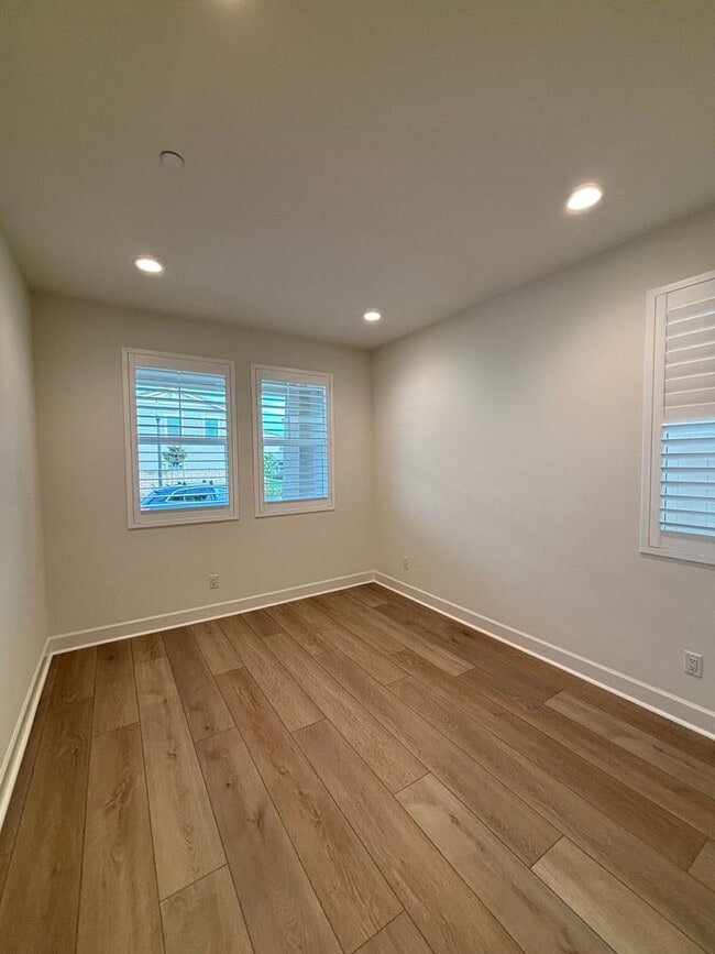 Building Photo - Gorgeous New Build in East Ventura