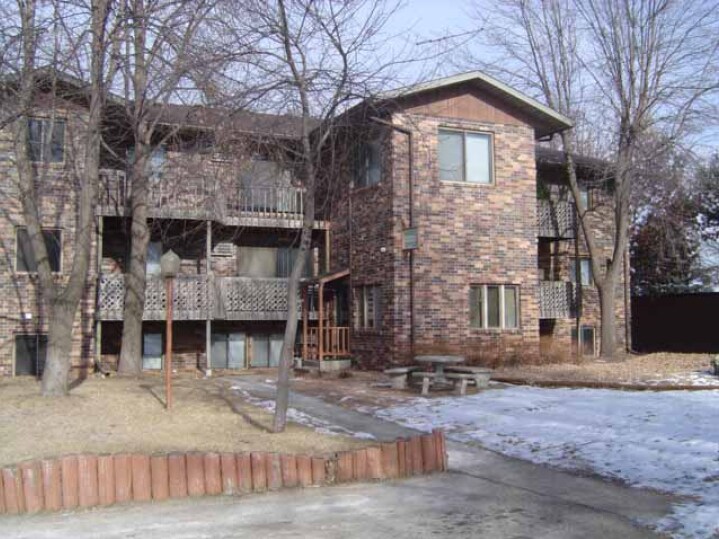 Building Photo - The Village Green Apartments