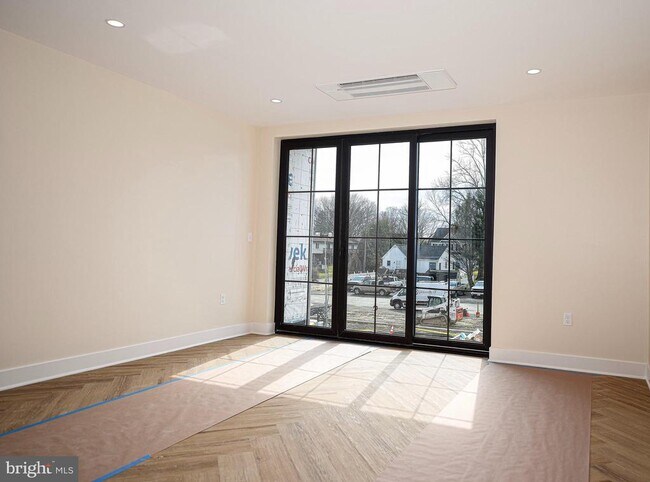 Building Photo - 128 N Bond St