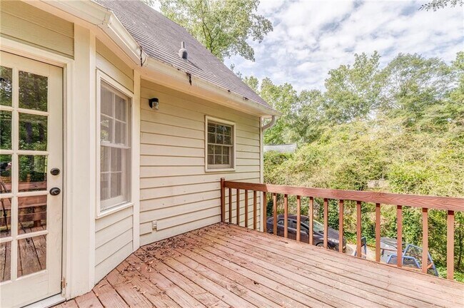 Building Photo - 58 Regent Ct