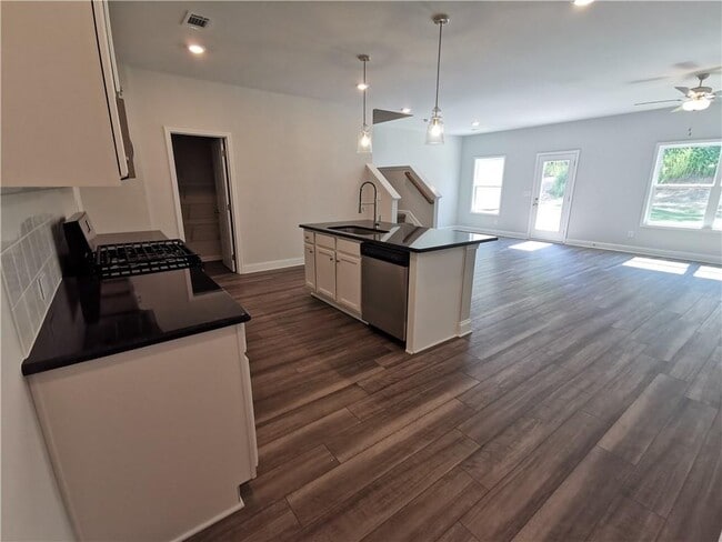 Building Photo - 209 Station Overlook Dr