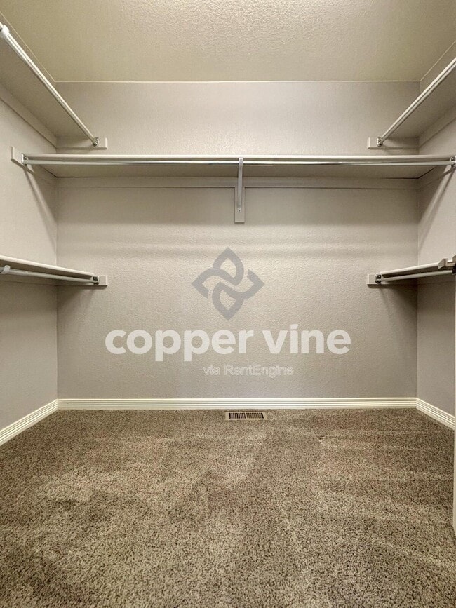 Building Photo - 5189 Thistle Dr