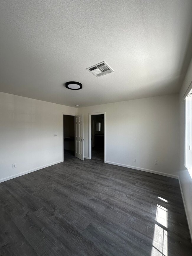 Building Photo - 3 Bedroom Home in the SW!