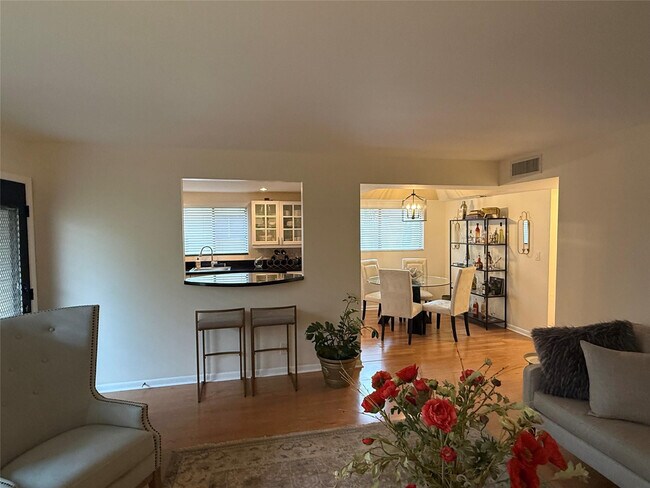 Building Photo - 15126 Ashland St