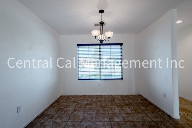 Building Photo - 3 Bedroom/2 Bath with Pool in the Southwest - $2295 Per Month!