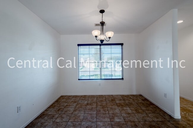 Building Photo - 3 Bedroom/2 Bath with Pool in the Southwest - $2395 Per Month!