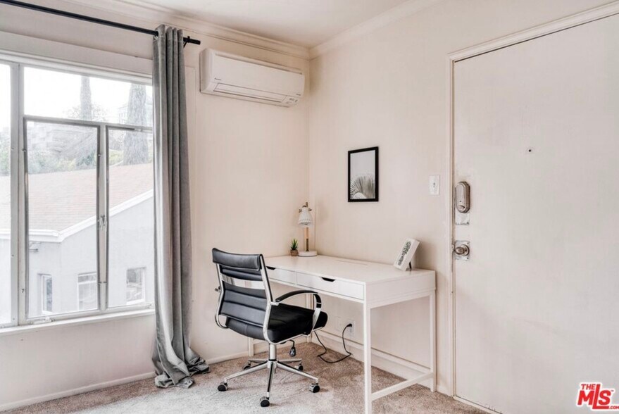 Building Photo - 8420 1/2 Fountain Ave